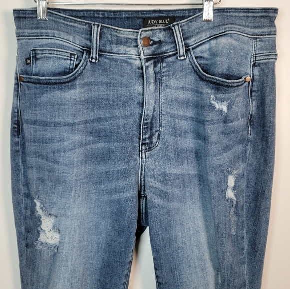 Judy Blue Boyfriend Fit Distressed Jeans Size 14W - Picture 3 of 10
